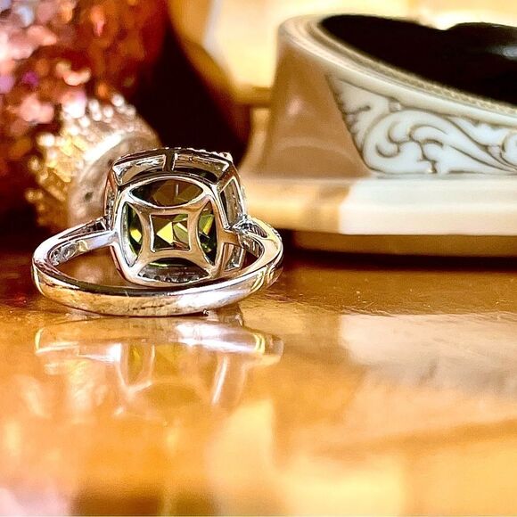 ♥️ Gorgeous 7ct peridot ring, size 8 sterling silver white sapphire halo - Picture 6 of 16